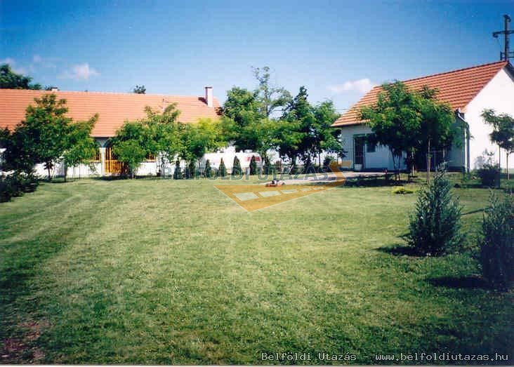 Betti Motel s Pihenhz (2)