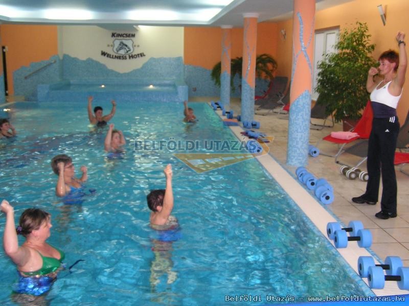 AQUA FITNESS