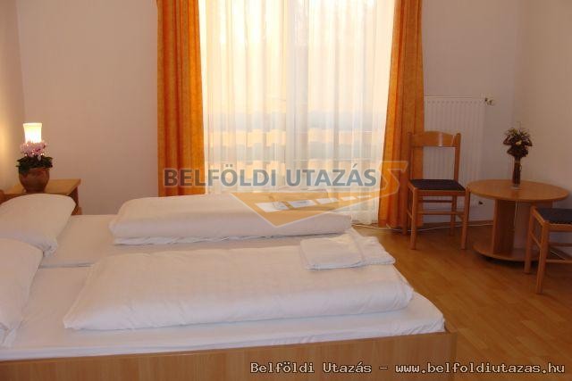 Flra Termlfrd - Apartmanhzak, tterem s Panzi (14)