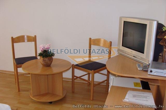 Flra Termlfrd - Apartmanhzak, tterem s Panzi (15)