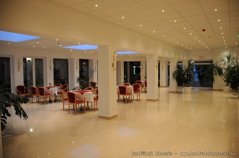  	Kt Korona Hotel-Lobby